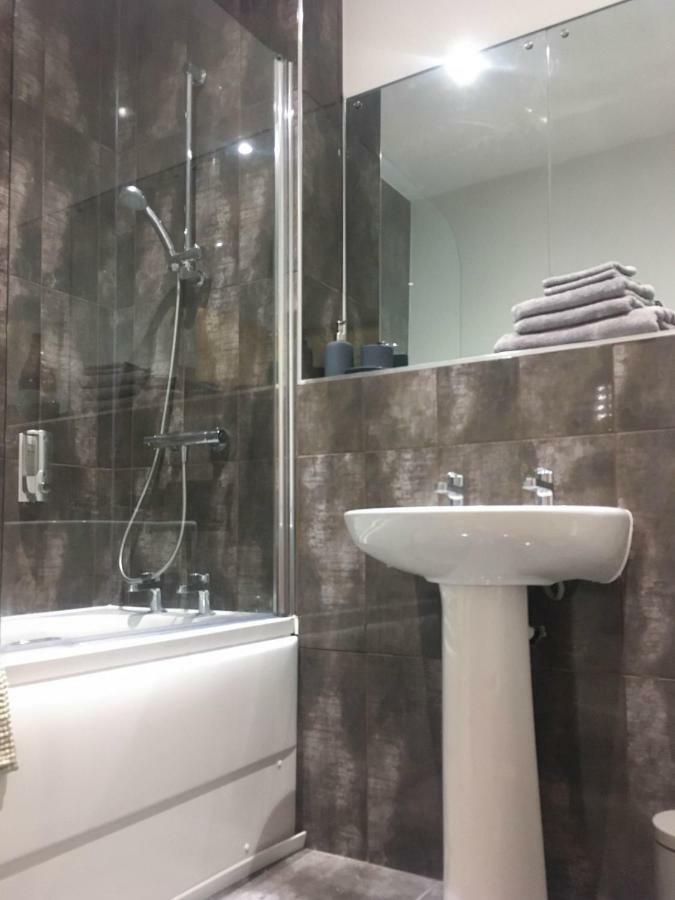 Luxury 1 Bed Apartment In City Centre With Parking Chester Exterior photo