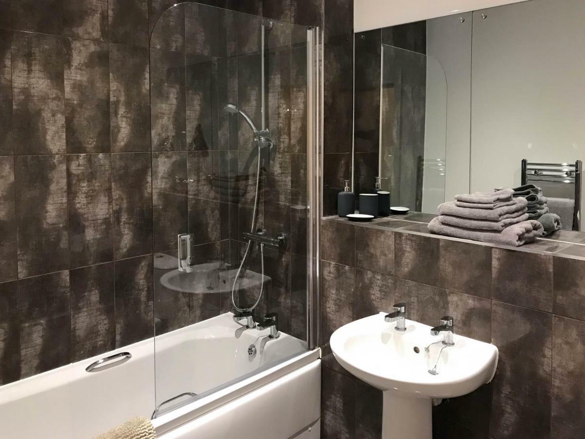 Luxury 1 Bed Apartment In City Centre With Parking Chester Exterior photo