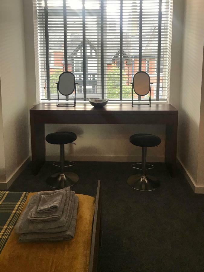 Luxury 1 Bed Apartment In City Centre With Parking Chester Exterior photo