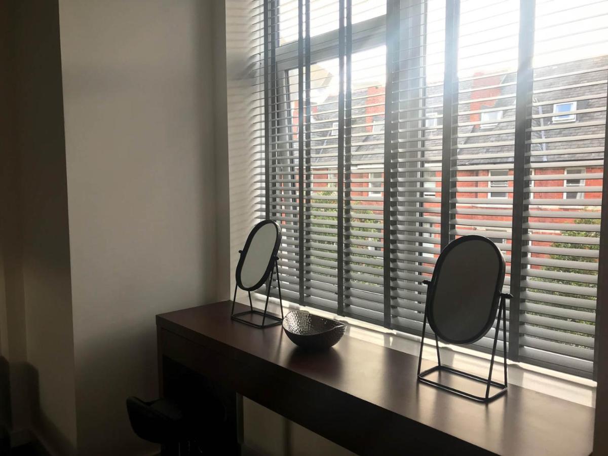 Luxury 1 Bed Apartment In City Centre With Parking Chester Exterior photo